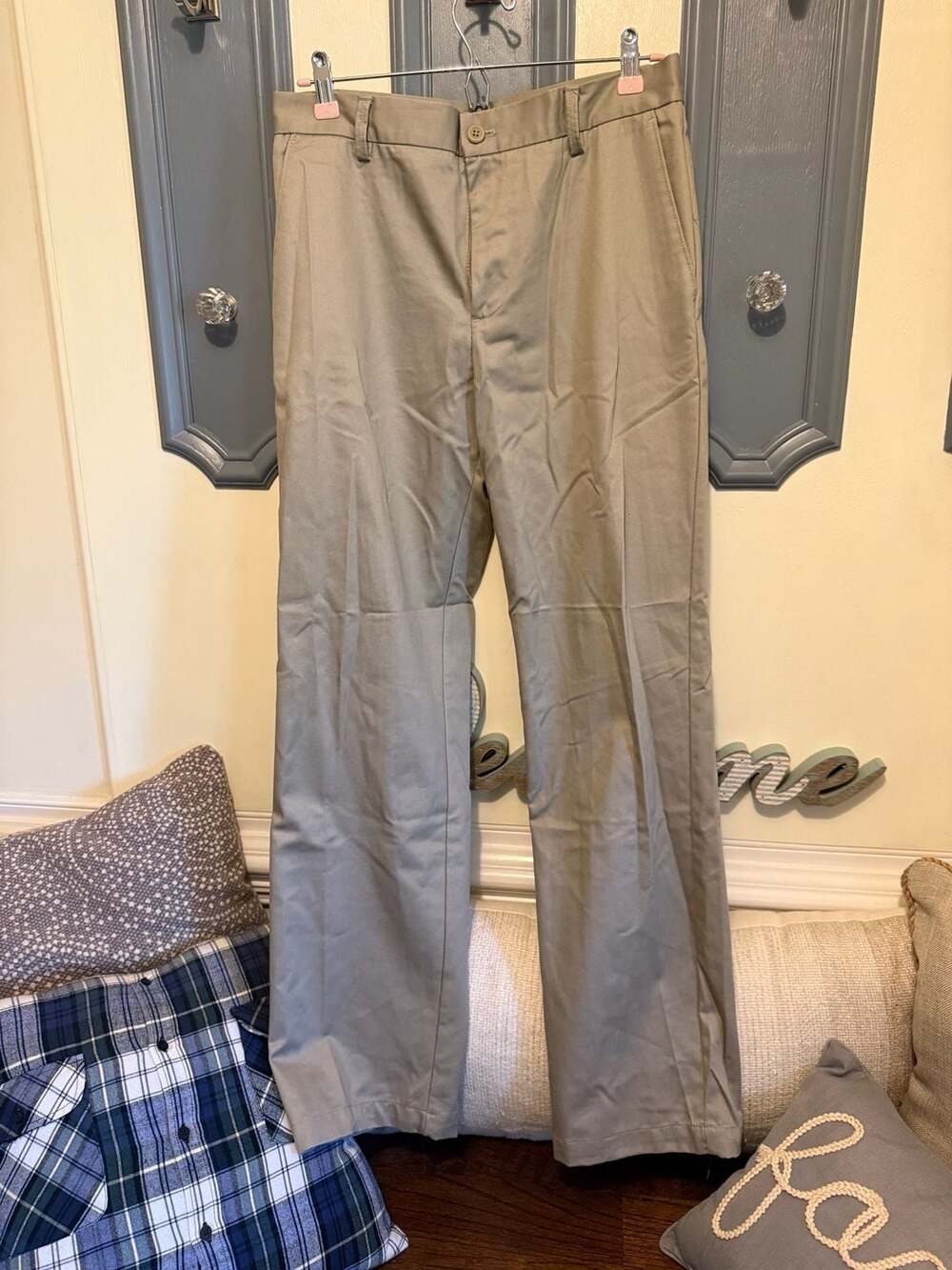 IZOD American Chino Pants W31 L32 Khaki Flat Front Casual